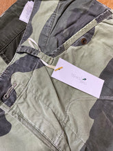 Load image into Gallery viewer, Men&#39;s Rco Rovic Loose Tapered” Camo Cargo
